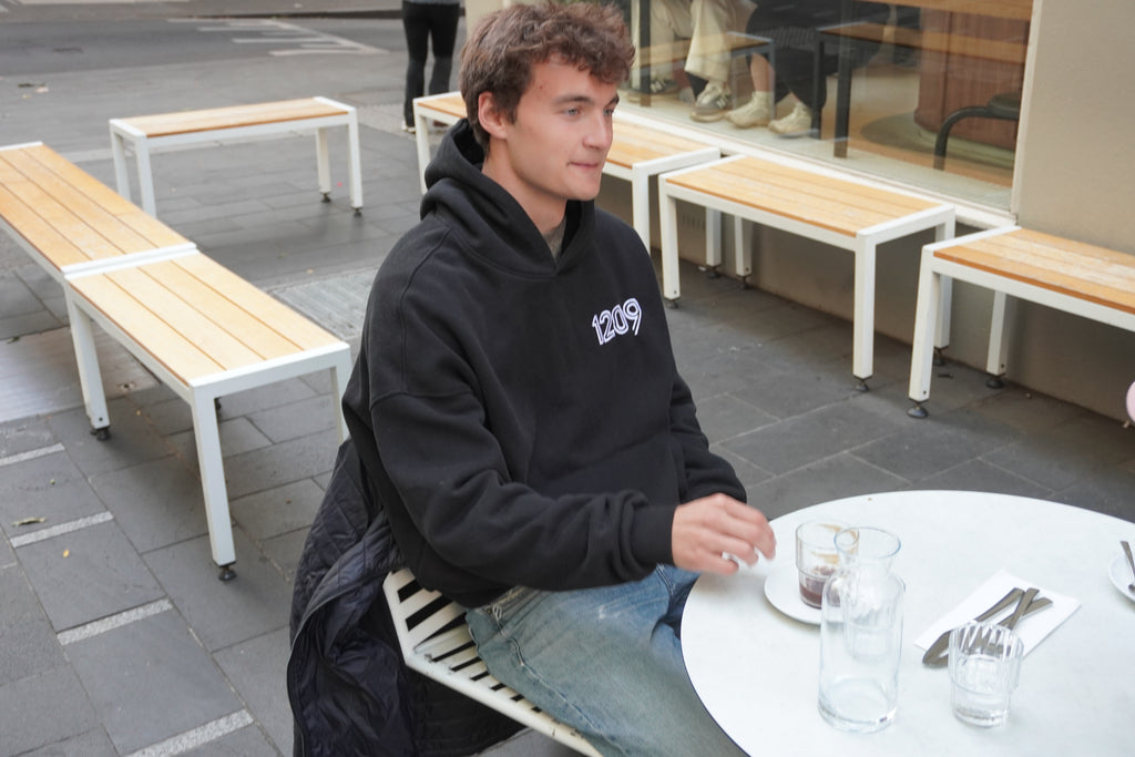 1209 Basic Black Hoodie