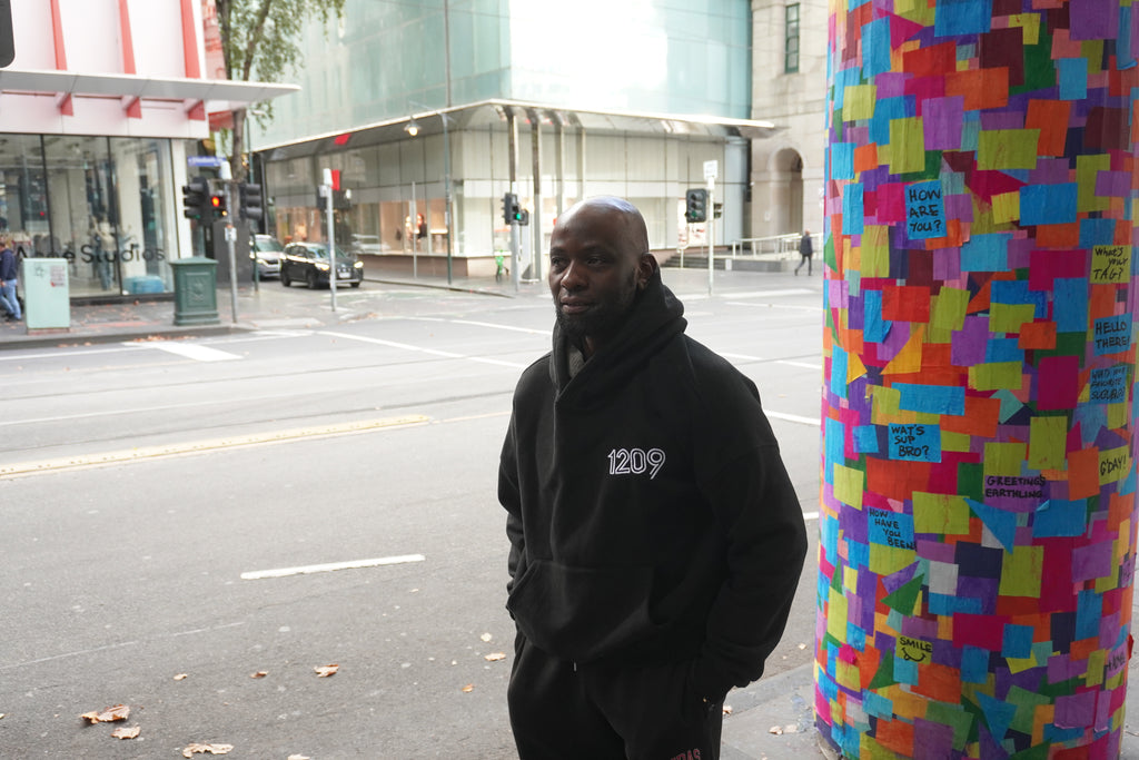 1209 Basic Black Hoodie