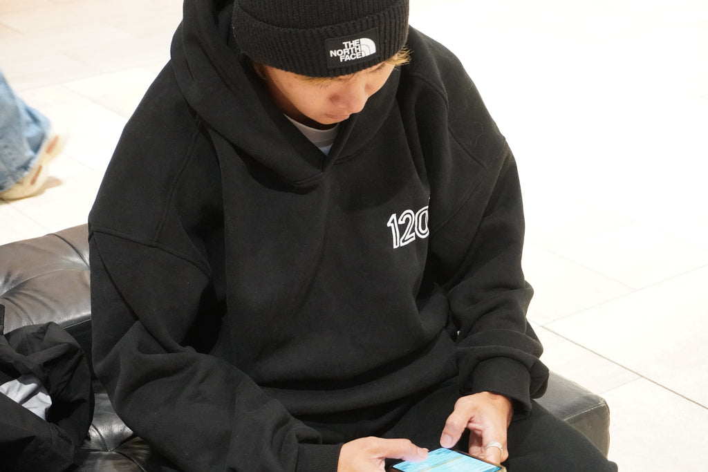 1209 Basic Black Hoodie